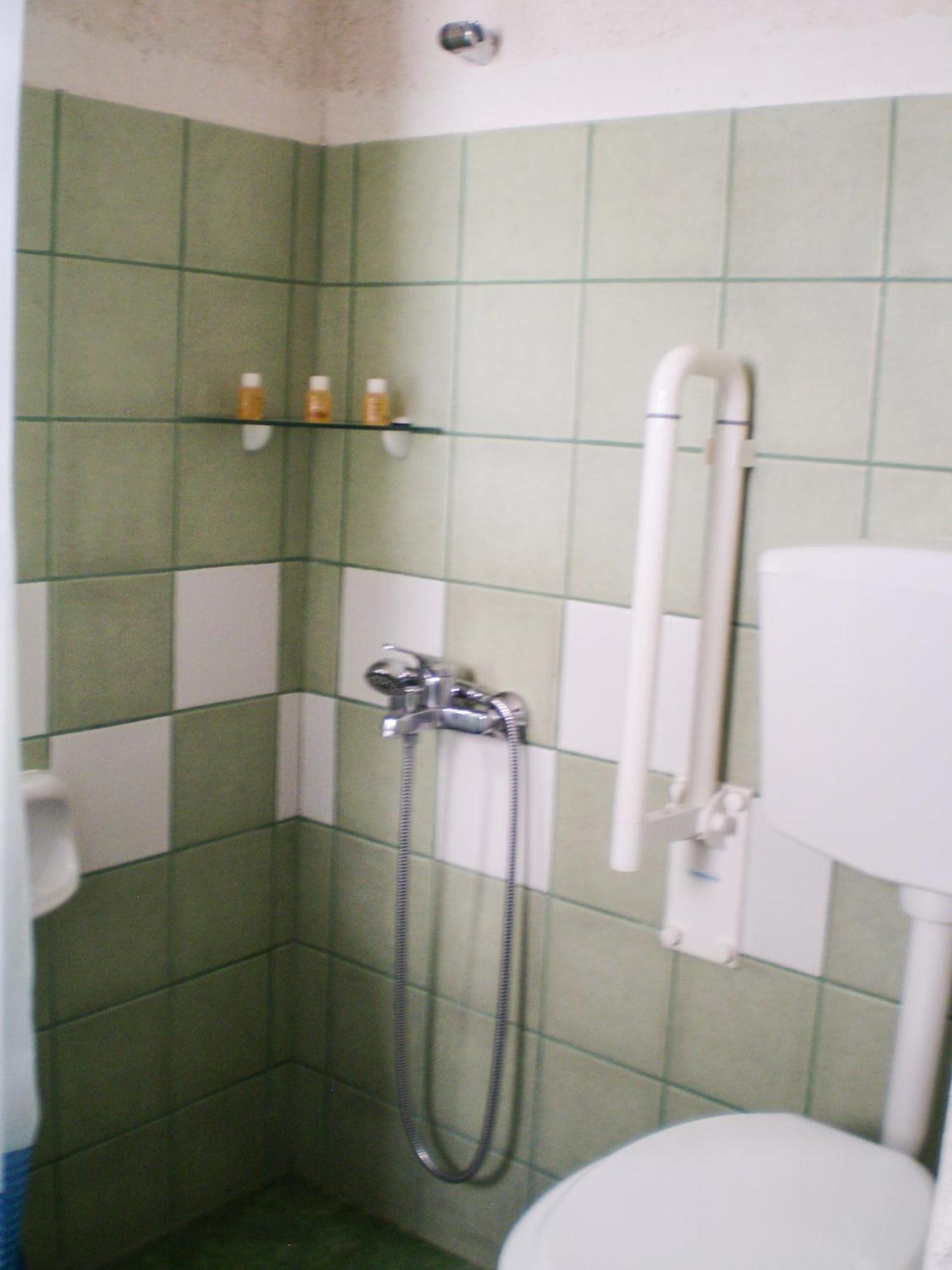 Arachovitika Kalivia Otel Karyes Oda fotoğraf