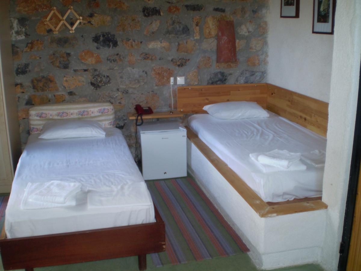 Arachovitika Kalivia Otel Karyes Oda fotoğraf