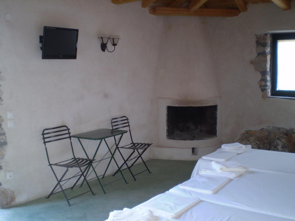 Arachovitika Kalivia Otel Karyes Oda fotoğraf