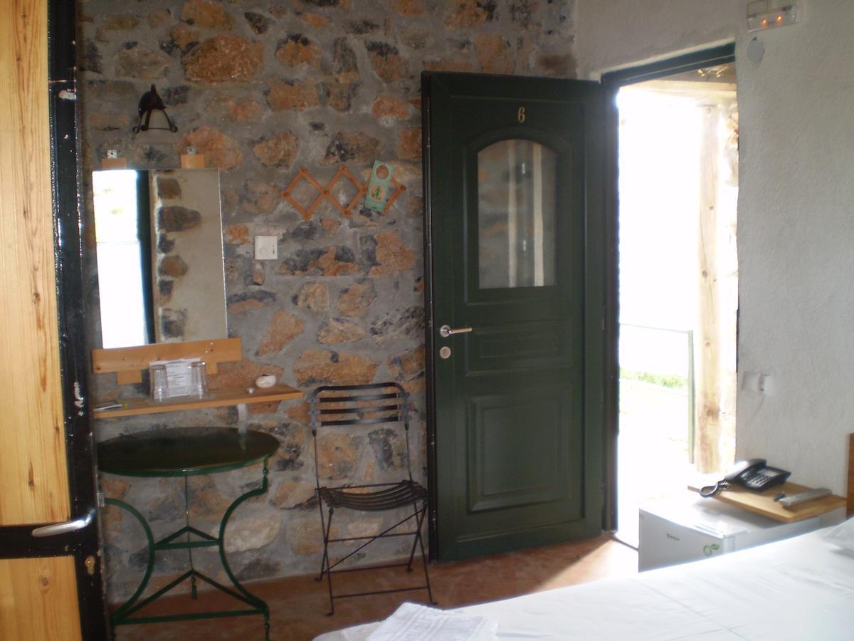 Arachovitika Kalivia Otel Karyes Oda fotoğraf