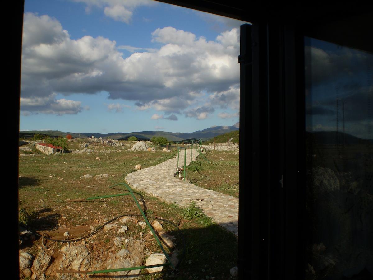 Arachovitika Kalivia Otel Karyes Oda fotoğraf