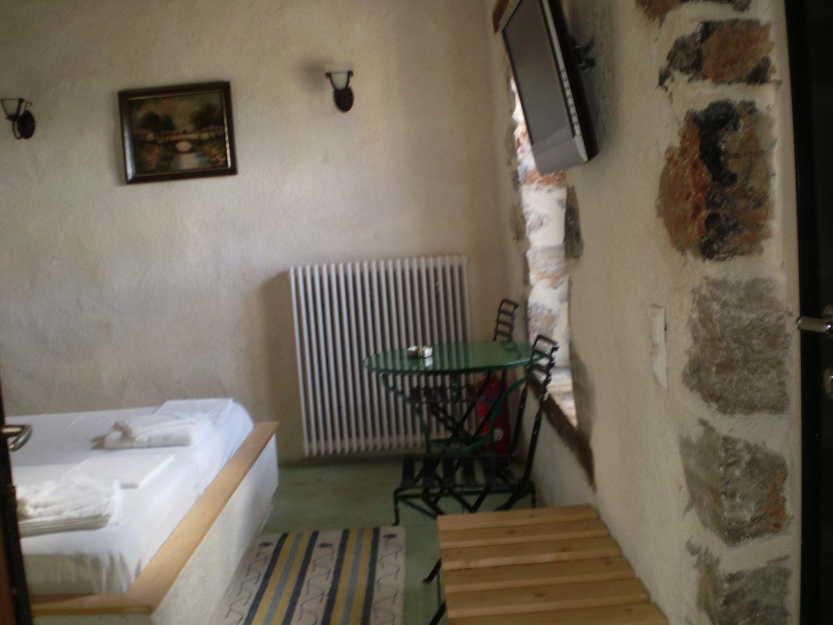 Arachovitika Kalivia Otel Karyes Oda fotoğraf