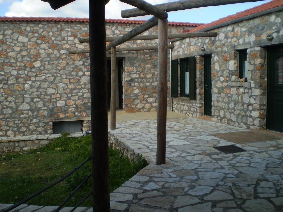 Arachovitika Kalivia Otel Karyes Dış mekan fotoğraf