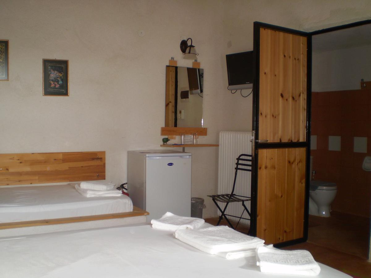 Arachovitika Kalivia Otel Karyes Oda fotoğraf