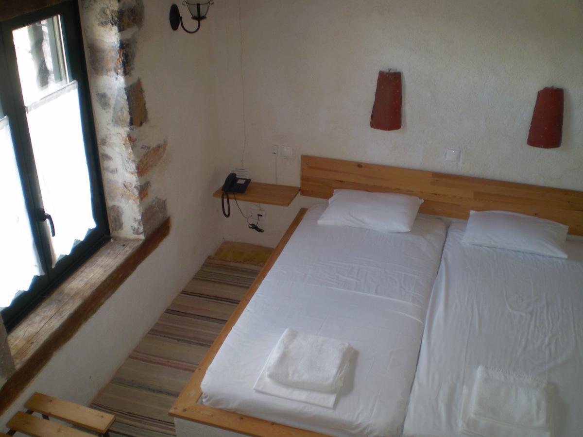 Arachovitika Kalivia Otel Karyes Oda fotoğraf