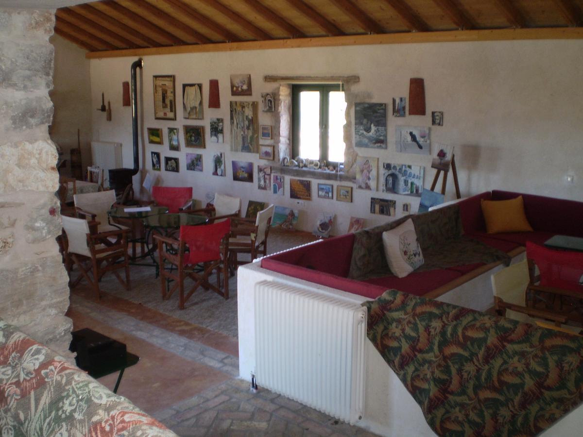Arachovitika Kalivia Otel Karyes Dış mekan fotoğraf